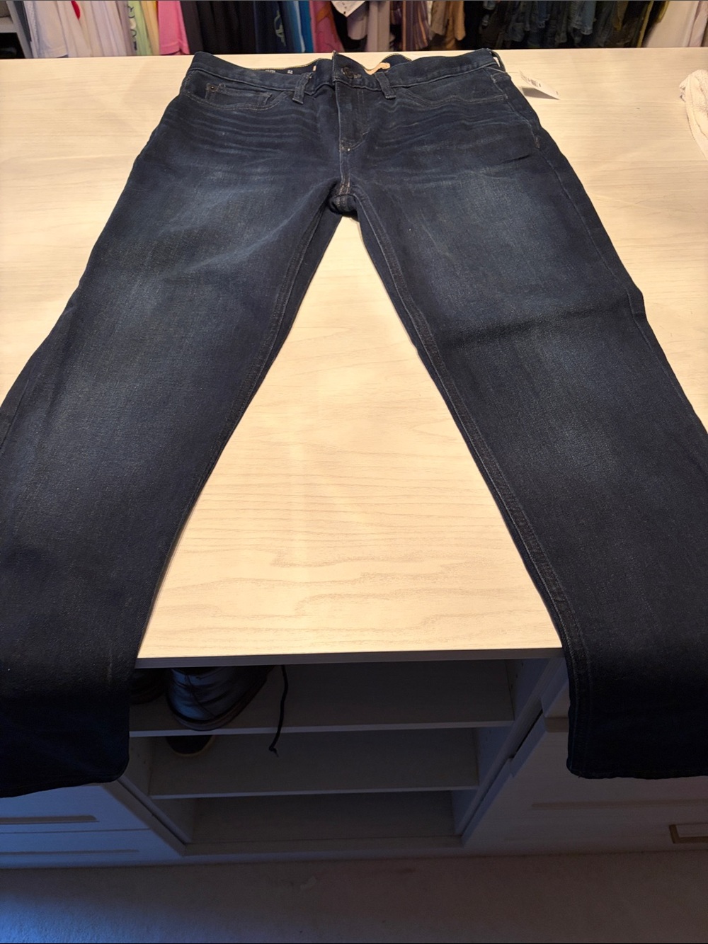Banana Repiblic Men’s “Traveler” straight leg jeans